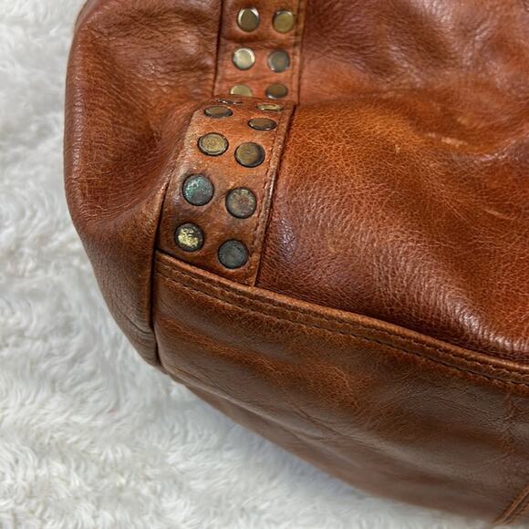 Overland Leather shoulder bag Large Doctor bag in caramel with gold studs - Picture 8 of 15